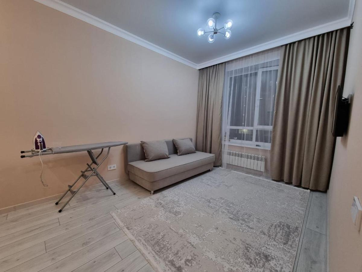1 Комнатная Рядом C Expo, Mega Silk Way Apartment Astana Bagian luar foto